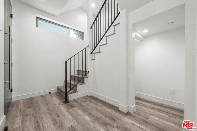 Building Photo - 1920 S Sherbourne Dr