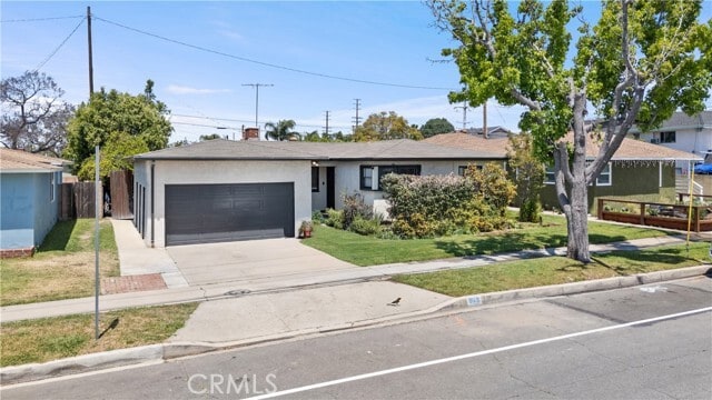 Primary Photo - 923 W Maple Ave