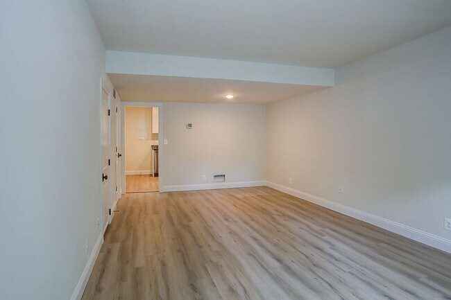 Building Photo - 249 Stribling Ave