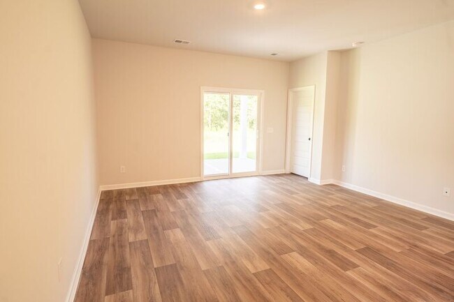Building Photo - 142 Geranium Wy