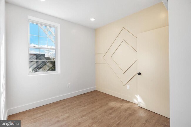 Building Photo - 900 N 41st St