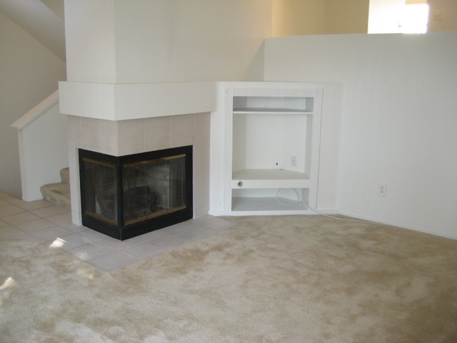 Building Photo - 4874 Thille St