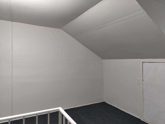 Building Photo - 547 Centre St