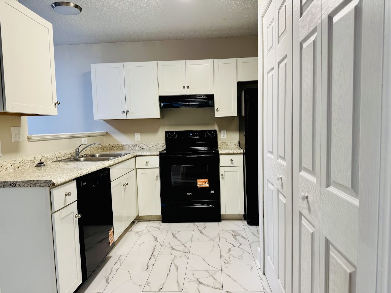 Kitchen - 8112 Farmlea Cir