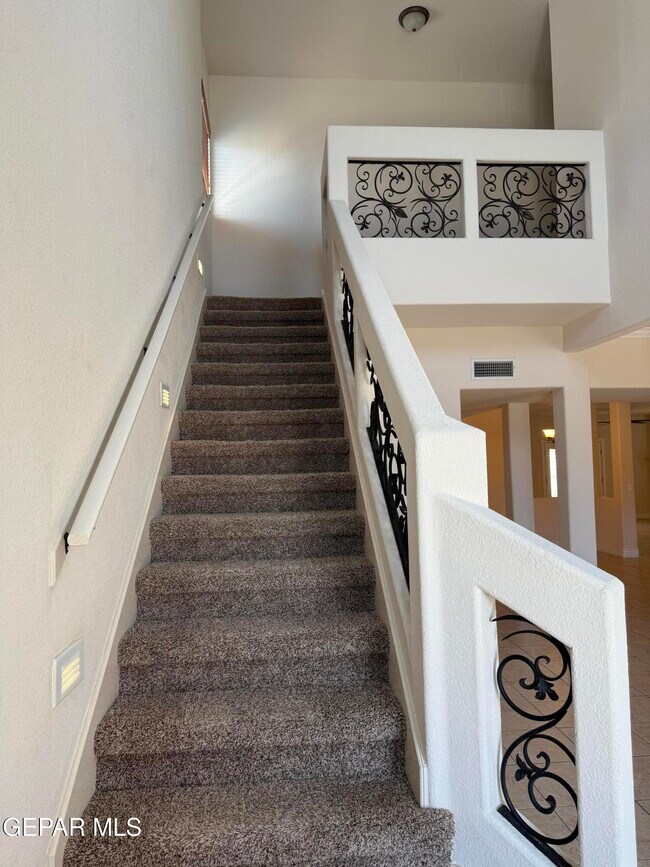 Building Photo - 3737 Tierra Campa Dr