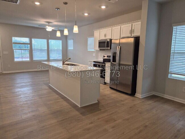 Building Photo - 6510 Harlech St