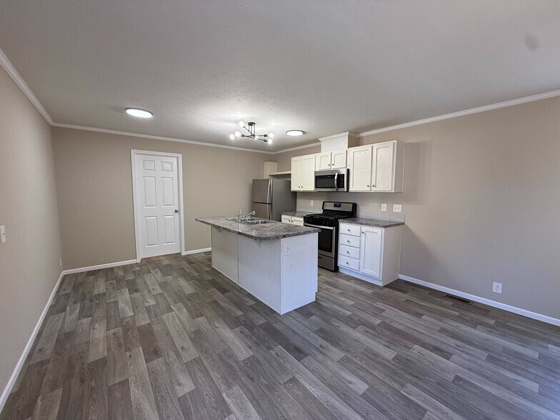 Building Photo - 12501 Apple Ln