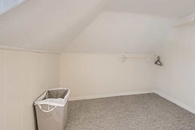 Building Photo - 1244 York St