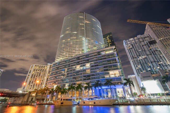 Building Photo - 200 Biscayne Blvd Way