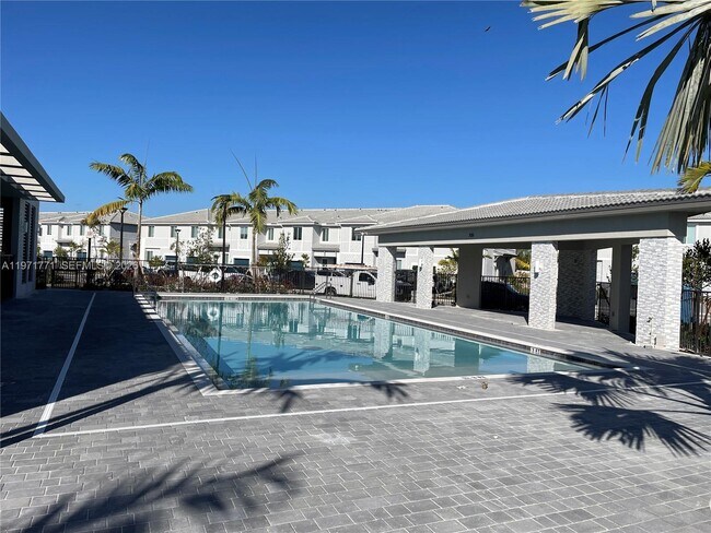 Building Photo - 1427 SE 7th Ter