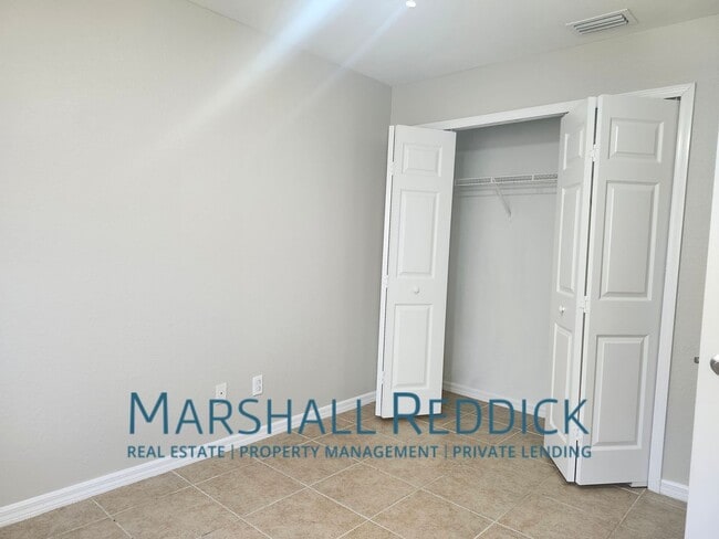 Building Photo - Super cute 2 bedroom 2 bath close to pine ...