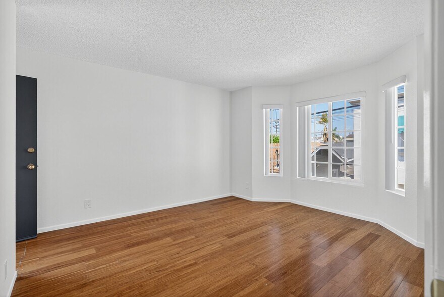Building Photo - 1066 Coronado Ave