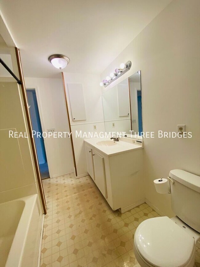 Building Photo - 1293 Purcell Ave