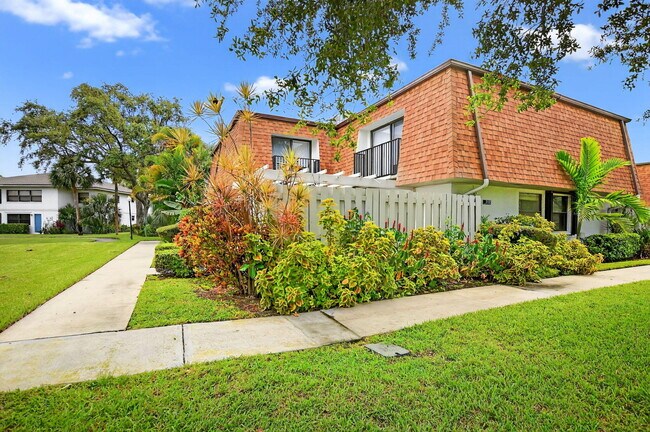 Building Photo - 3132 SW 20th Terrace