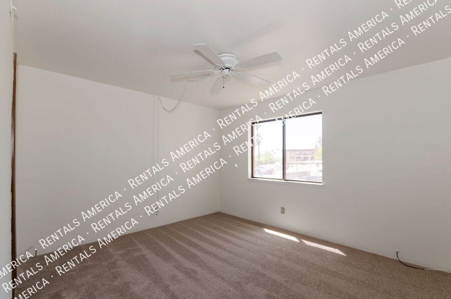 Building Photo - 6332 N Barcelona Ln