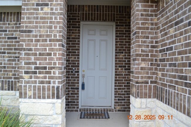 Building Photo - 1613 Sunbend Ln