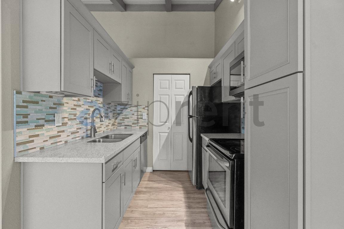 Building Photo - Unit F201