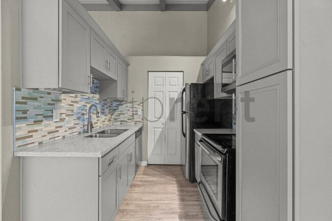 Building Photo - 2020 Grant Ave S