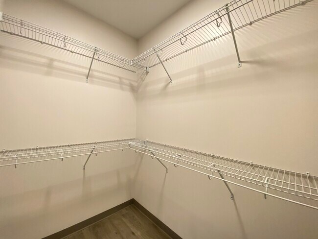 Building Photo - 409 Elm St