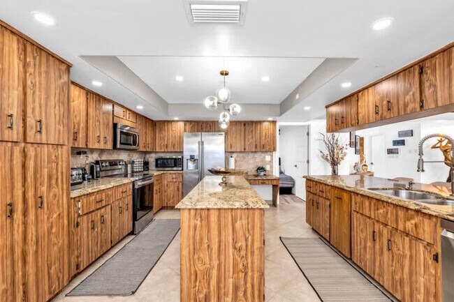 Building Photo - 1006 SE 6th St