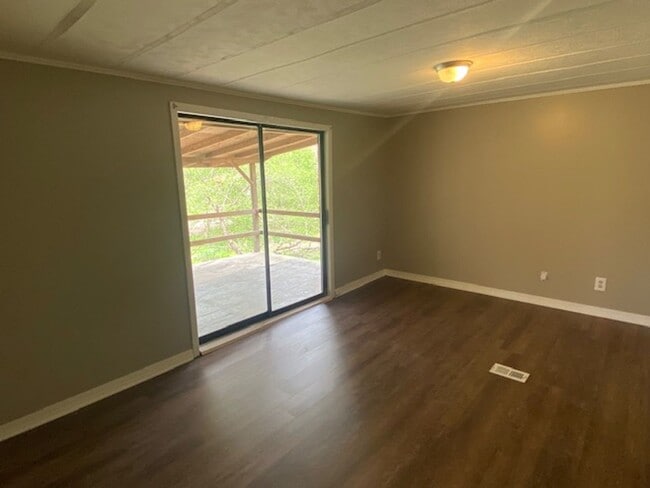 Building Photo - Renovated 3 Bedroom 2 Bath Home for Rent!!