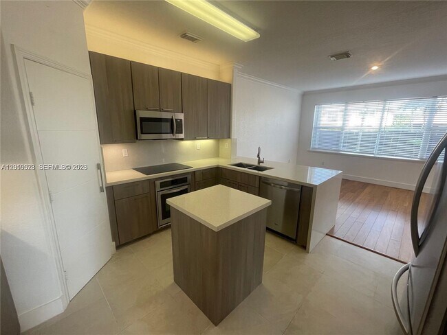 Building Photo - 7931 NW 114th Ct