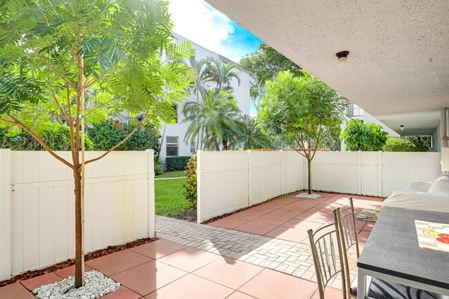 Building Photo - 6650 S Oriole Blvd