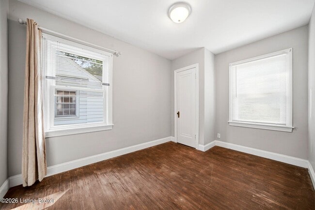 Building Photo - 1050 Oakwood Ave