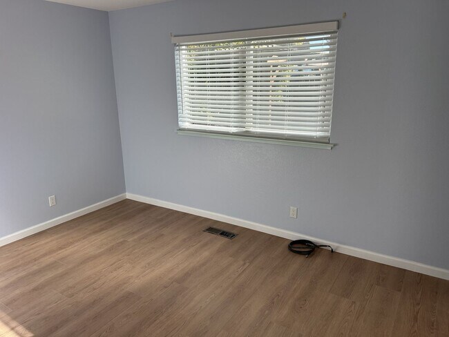 Building Photo - Highly Sought Somerset Highlands Beautiful Home