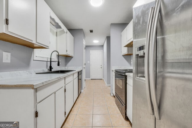 Building Photo - 9202 Fairway Ct