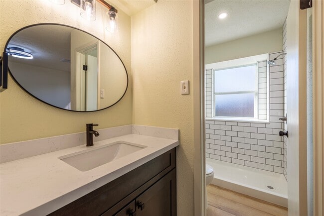 Building Photo - 462 Capehill Dr