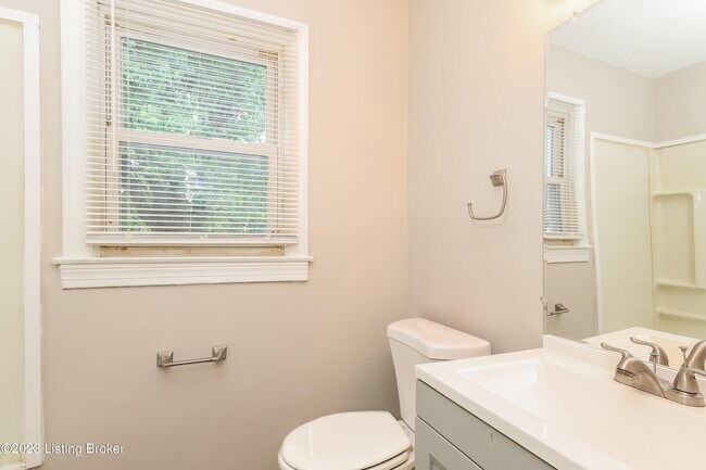 Building Photo - 2112 McCloskey Ave