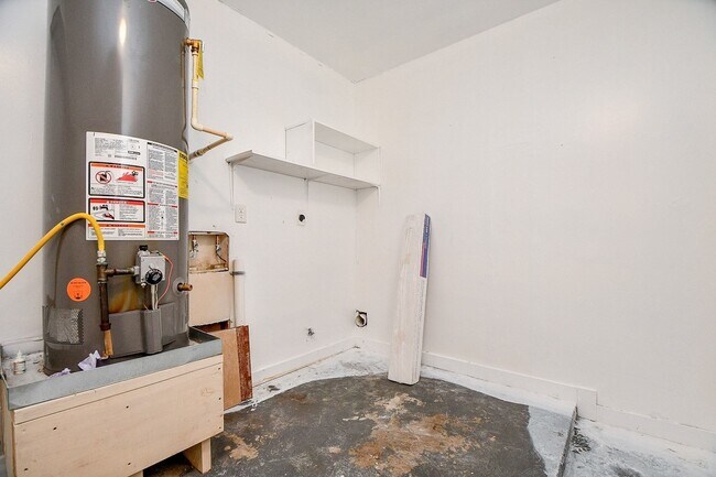 Building Photo - 7203 Santa Rita Dr