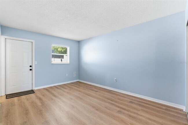 Building Photo - 2227 Montclair Dr