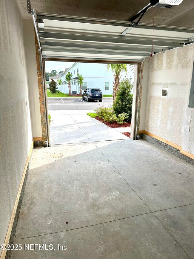 Building Photo - 634 Celtic dr