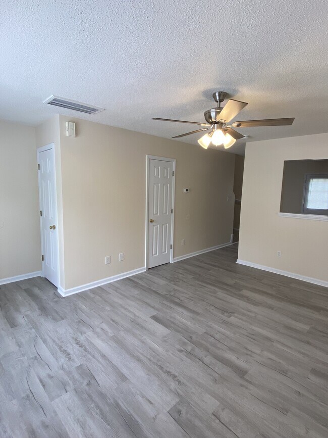 Building Photo - 350 Bracken Pl