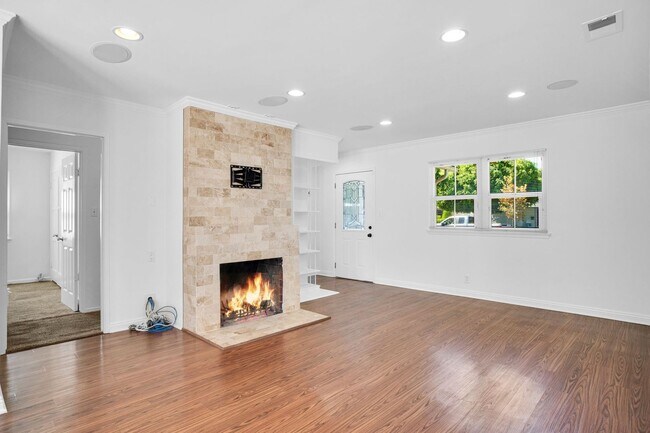 Building Photo - Stunning Northridge 4+2 Single Family House
