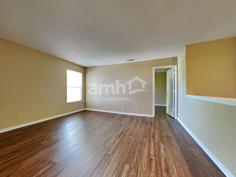 Building Photo - 1701 Blue Grass Pky