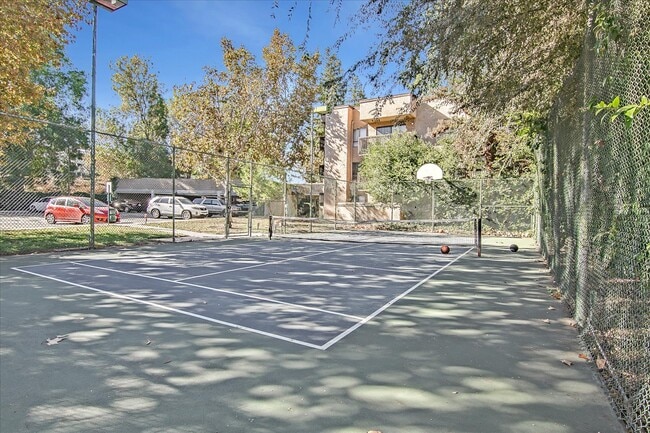 Building Photo - 22100 Burbank Blvd