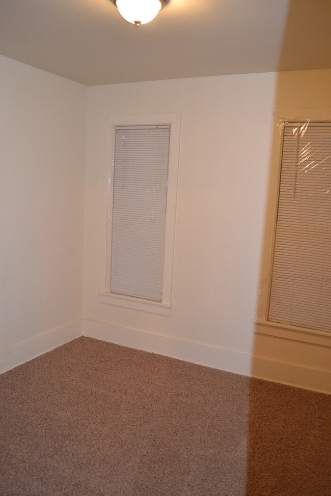 Building Photo - Court St Duplex