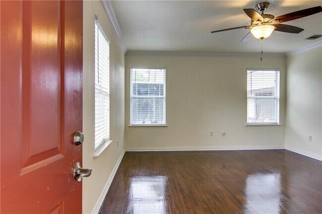 Building Photo - 1713 Cullen Ave