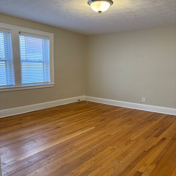 Building Photo - 26 Robin Rd