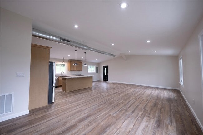 Building Photo - 1165 Kings Ln