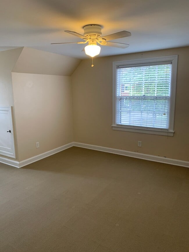 Building Photo - Seneca Gardens