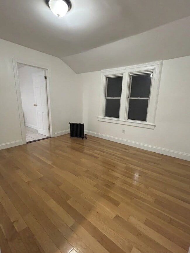 Building Photo - 865 Troy Ave