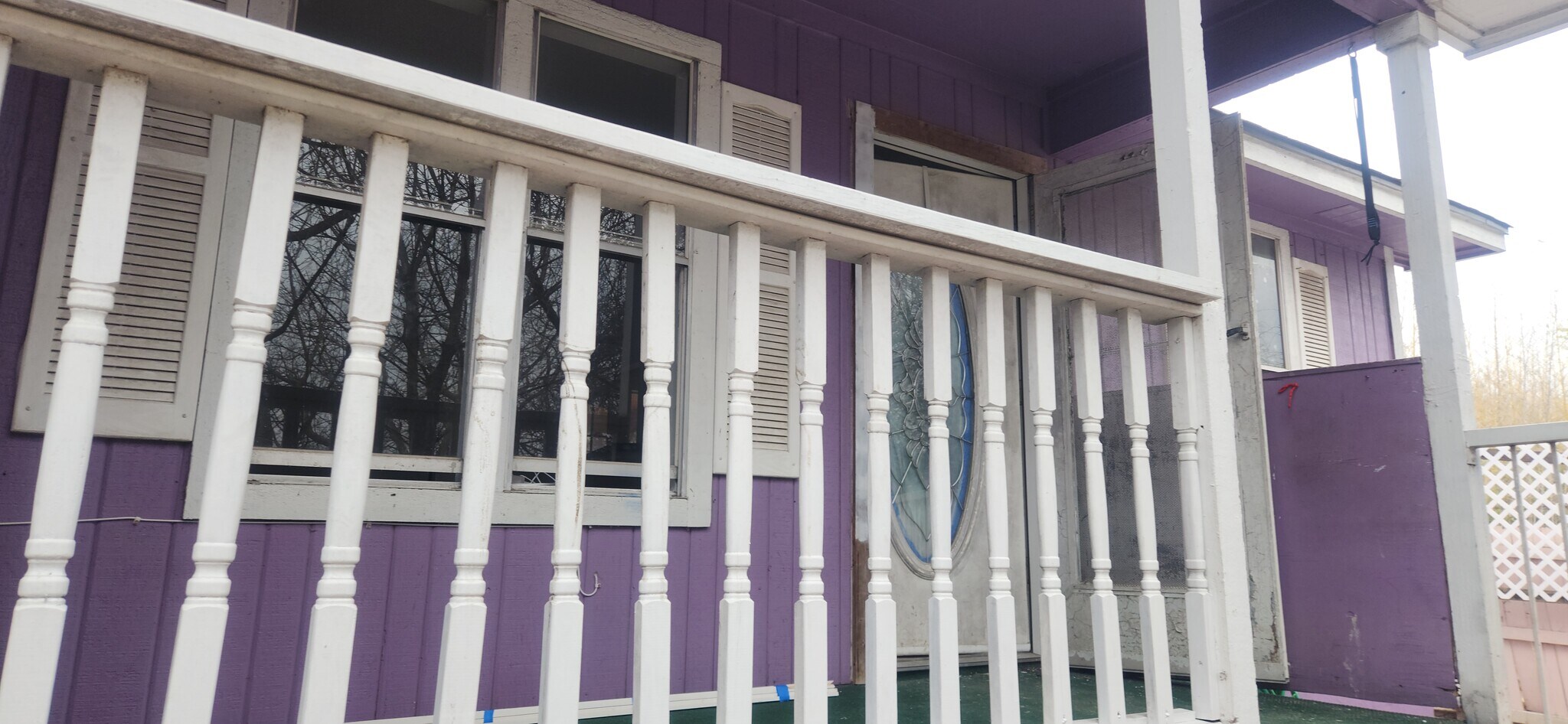 Outside - 605 E Applegate Dr