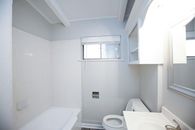 Building Photo - 25 Sunnydale Dr
