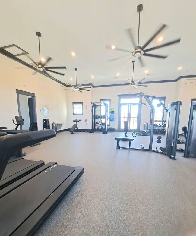 Building Photo - MOVE IN SPECIAL for Clift Farm home WITH F...