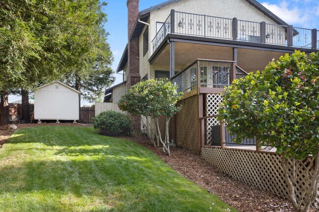 Building Photo - Gorgeous Executive Level Home 4 beds 3 baths close to hospitals and courthouse