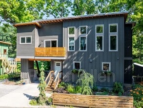 Building Photo - 206 Waynesville Ave